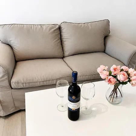 דירה Cozy Near Andel Metro Station פראג