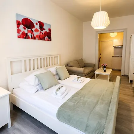 Cozy Near Andel Metro Station Prague