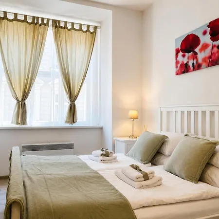 דירה Cozy Near Andel Metro Station