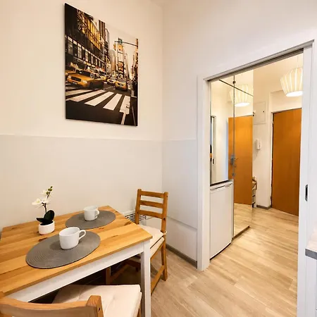 Cozy Near Andel Metro Station * פראג