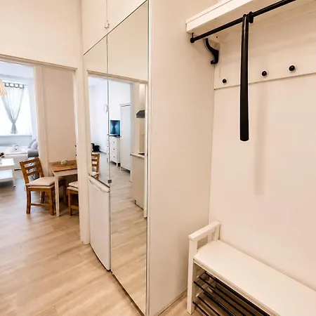 דירה Cozy Near Andel Metro Station