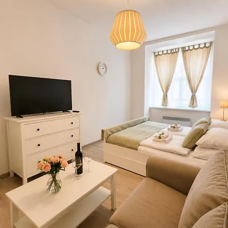 Appartement Cozy Near Andel Metro Station *